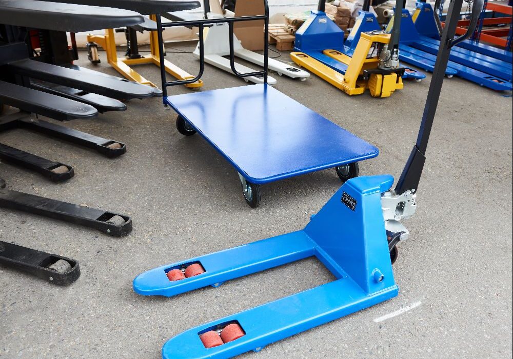 AdobeStock_212357552 Pallet Jacks